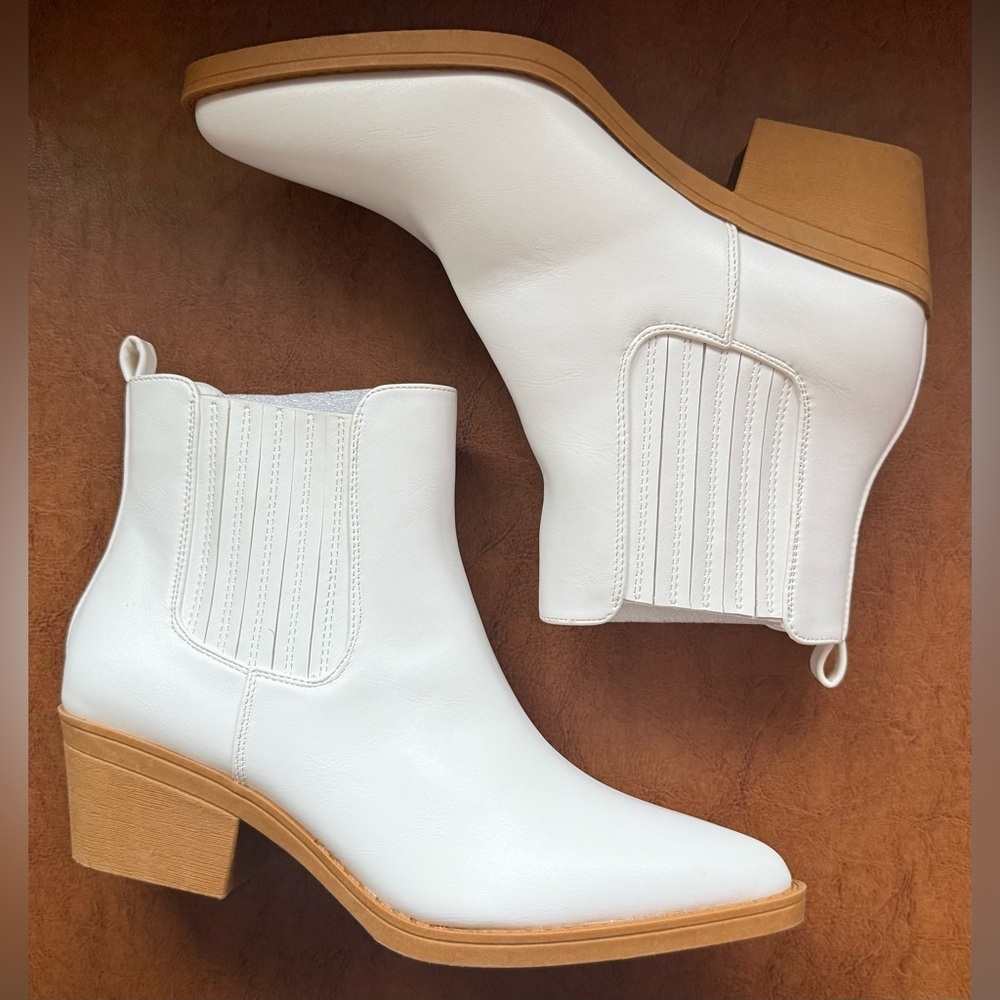 !D!FU White Pointed Toe Chelsea Ankle Boots Block Heel Women’s 8.5 NWOB - Picture 7 of 9